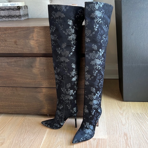 Beautiful in the box GIVANVITO ROSSI silk Thigh high boots worn 3 times-